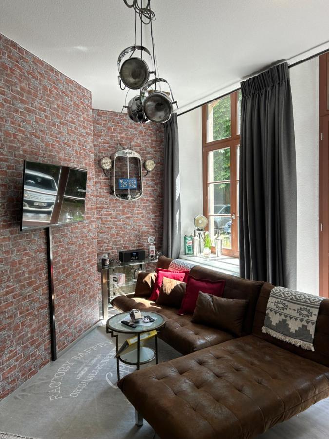 Ruhige Wohnung Im Fabrikstil In เคมนิตซ์ ภายนอก รูปภาพ